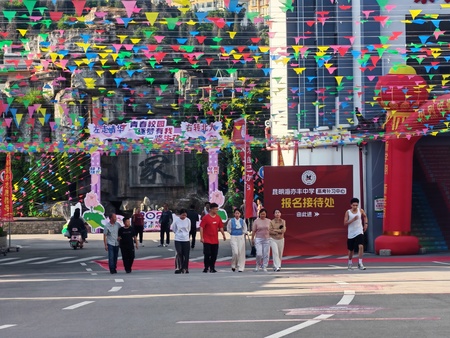 初升高家长参观8.jpg
